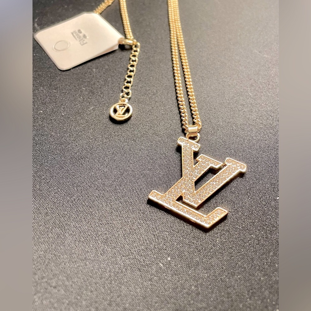 Stunning Fashion chain